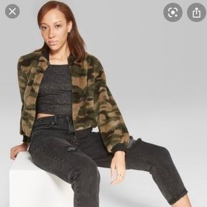 Wild Fable Fuzzy Faux Fur Camo Bomber Full Zip Jacket Size Large